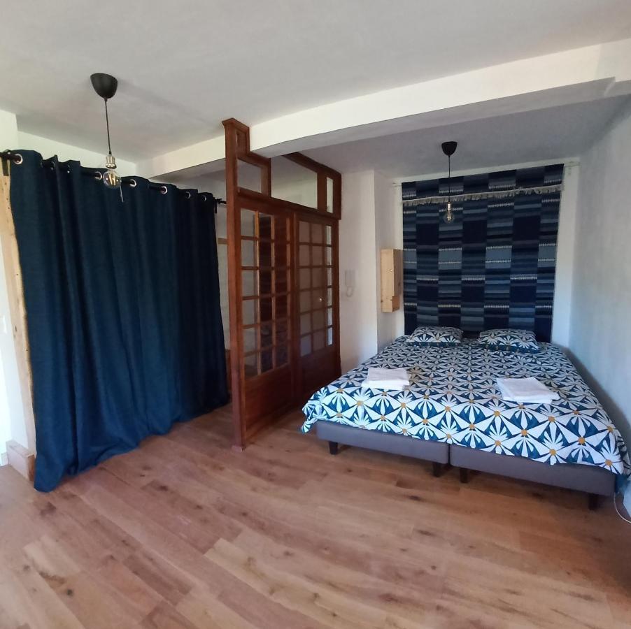Loft Climatise "La Pinede", 50 M2, Tres Calme, 5 Mn A Pied Des Plages, Lit King Size لا سين سور مير المظهر الخارجي الصورة