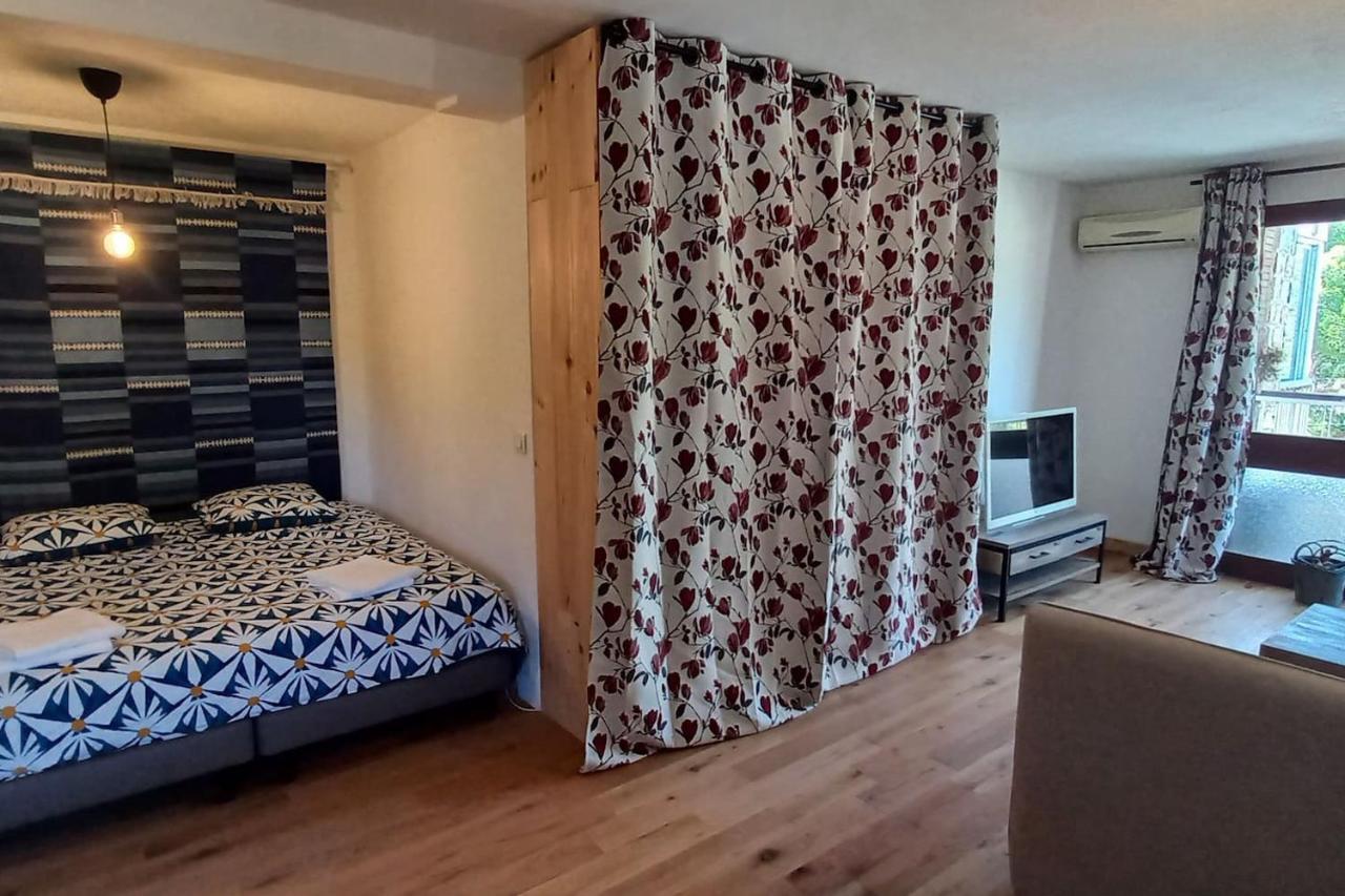 Loft Climatise "La Pinede", 50 M2, Tres Calme, 5 Mn A Pied Des Plages, Lit King Size لا سين سور مير المظهر الخارجي الصورة